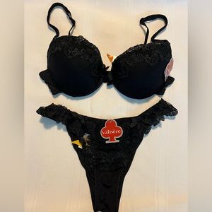 NWT Black set by Valisère